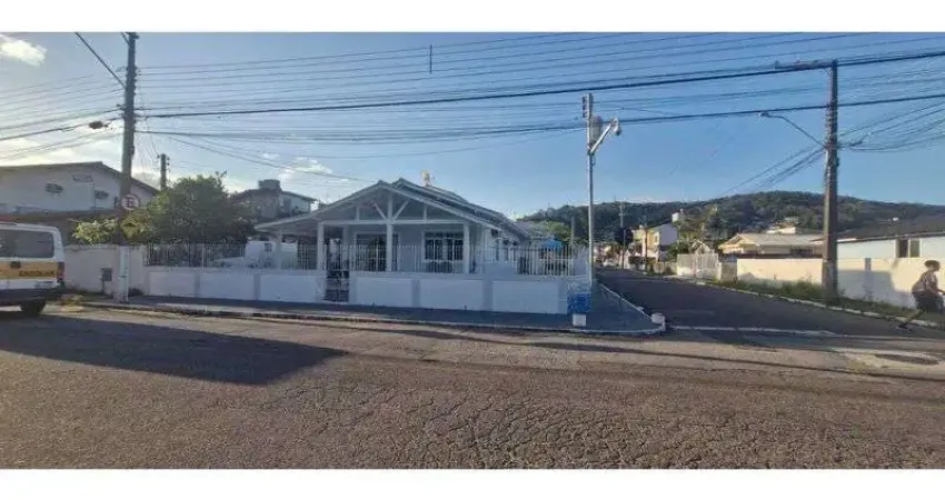 Casa com 4 quartos à venda na Rua Osvaldo Cruz, 278, Forquilhinhas, São José