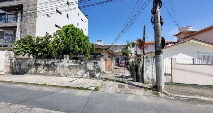 Terreno à venda na Rua Renê Novaes Marcondes, Forquilhinhas, São José
