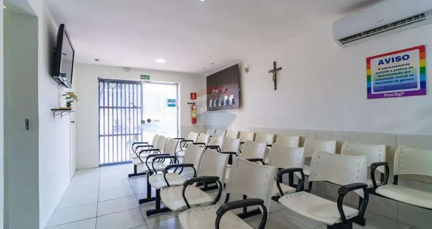 Prédio comercial de esquina no centro de Fortaleza