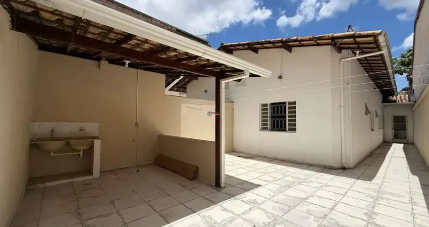 Casa com 3 quartos à venda na Rua Bernardino Oliveira Pena, 27, São João Batista, Belo Horizonte