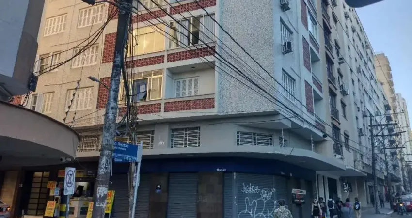Apto 2D semimobiliado no bairro CENTRO em Porto Alegre - AP465