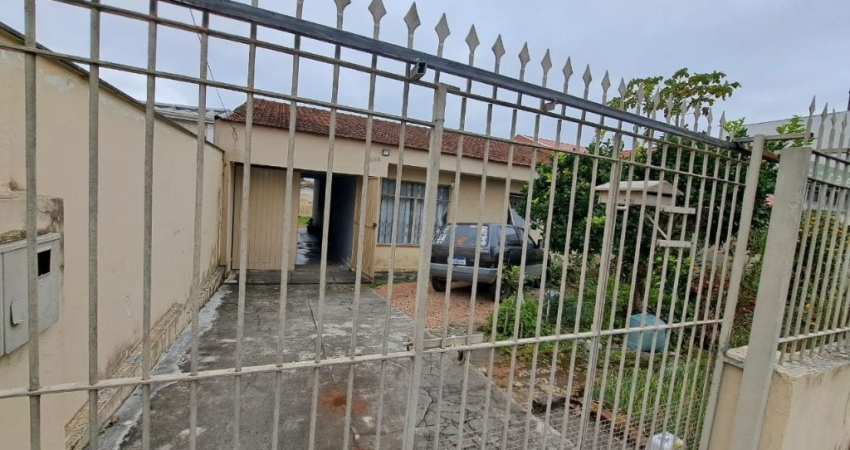 Investimento Inteligente no Novo Mundo – Terreno Amplo com Casa Antiga Pronta para Transformar!