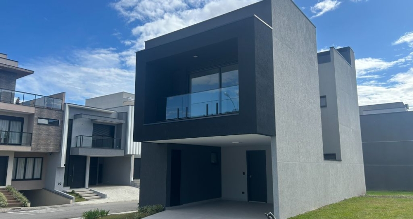 Excelente sobrado novo no Condomínio Residencial