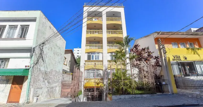 COBERTURA DUPLEX À VENDA – POTENCIAL PARA RETROFIT NO CENTRO DE CURITIBA!