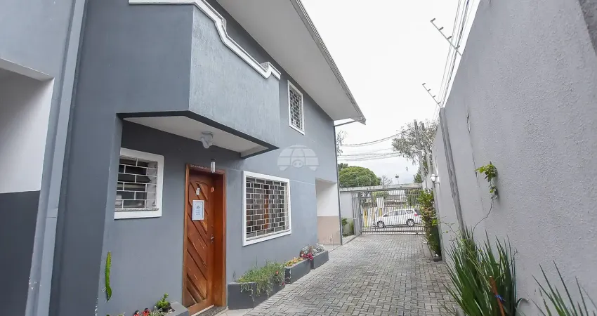 Buscando um lugar tranquilo com privacidade ótima localização. sobrado dentro de condominio fechado. no bairro fanny.