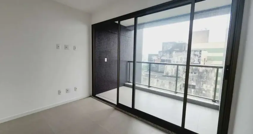 APARTAMENTO STÚDIO VARANDA GARAGEM PISCINA ACADEMIA ELEVADORES À VENDA NA BARRA!