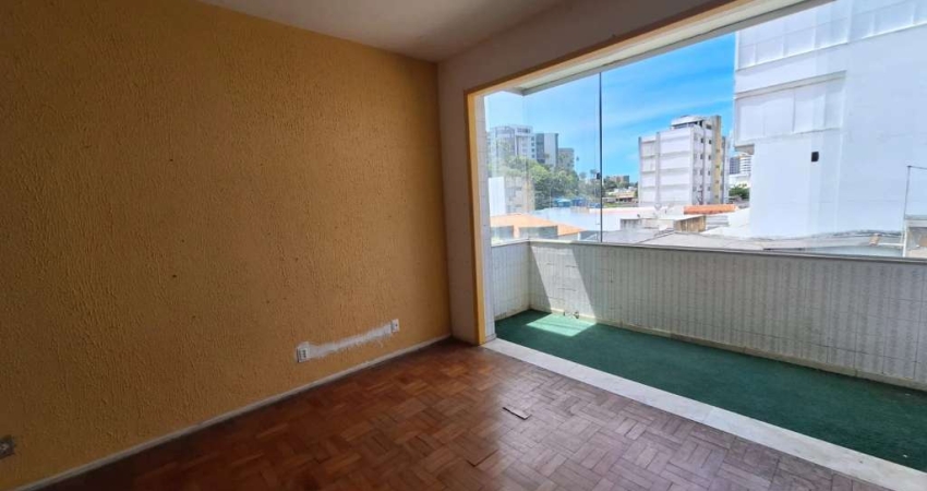 APARTAMENTO 2 SUÍTES VARANDA NASCENTE DEPENDÊNCIA GARAGEM À VENDA NO RIO VERMELHO!!