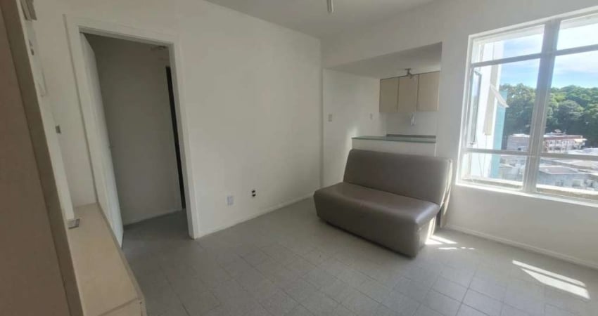 APARTAMENTO QUARTO E SALA ANDAR ALTO GARAGEM PORTARIA ELEVADORES À VENDA NA BARRA!