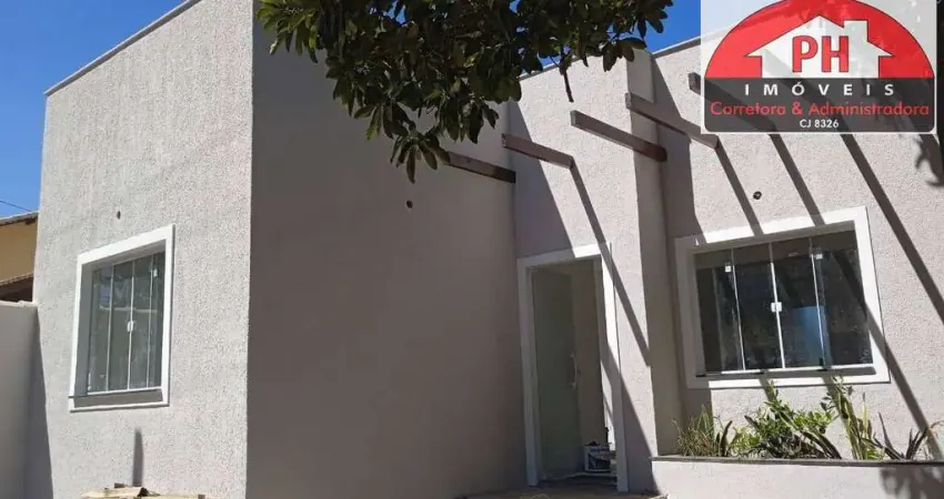 Excelente casa nova com piscina em condomínio de ótimo padrão no Balneário