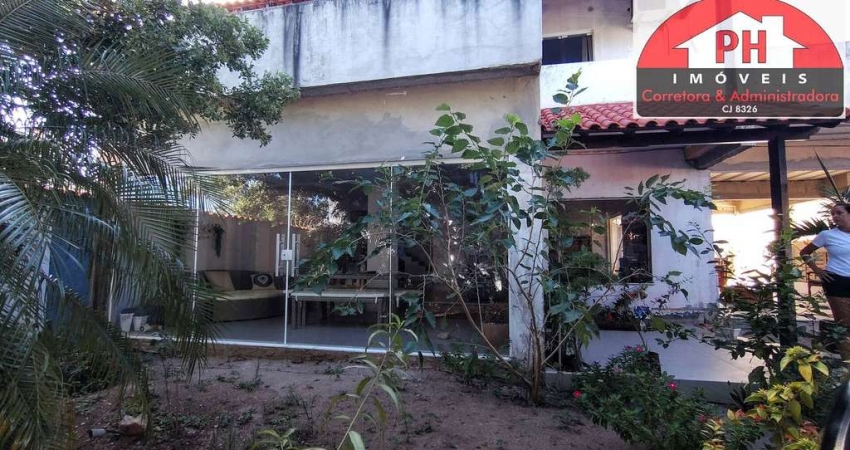 Linda casa duplex envidraçada em condomínio com Praia Privativa
