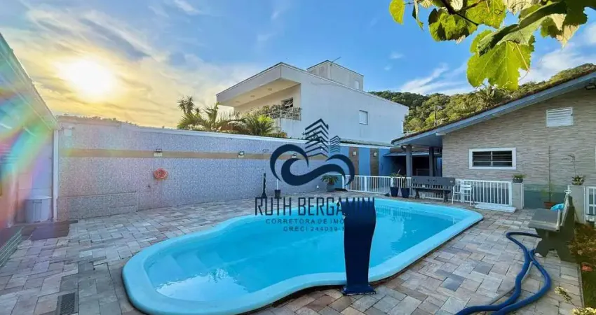 Casa com 5 quartos à venda na Avenida Humberto Pietro Peres, 1094, Jardim Guaiuba, Guarujá