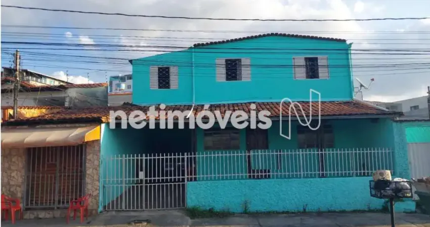 Casa em lote de 420 m² com mais 3 moradias independentes.