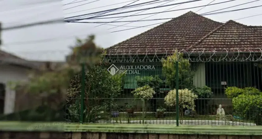 Casa com 3 quartos à venda na Rua Delfino Riet, 116, Santo Antônio, Porto Alegre