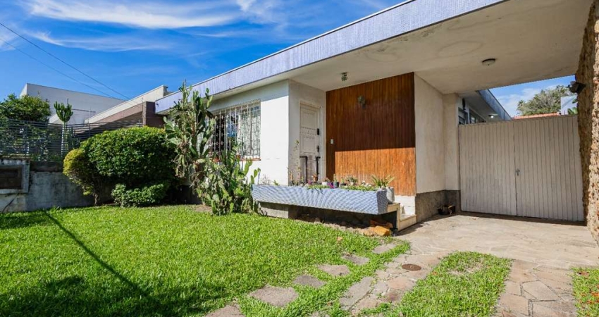 Casa com 3 quartos à venda na Rua Coronel Armando Assis, 134, Três Figueiras, Porto Alegre