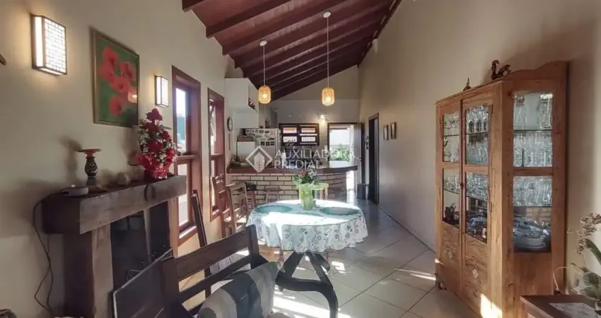 Casa com 2 quartos à venda na Avenida do Papagaio, 326, Balneário Ponta do Papagaio (Ens Brito), Palhoça