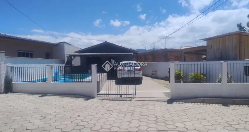 Casa com 3 quartos à venda na Rua José Argelino Garcia, 77, Passagem de Maciambú (Ens Brito), Palhoça