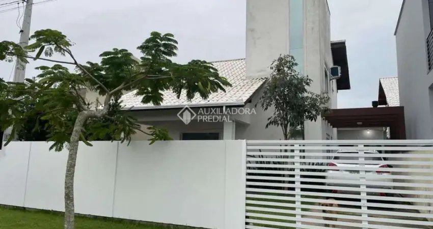 Casa com 3 quartos à venda na das Flores, 3, Pinheira, Palhoça