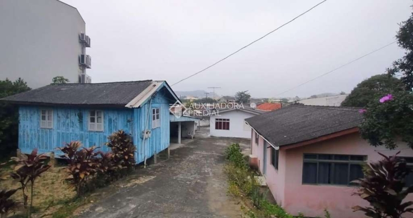 Terreno à venda na Rua Vereador Arthur Manoel Mariano, 1753, Forquilhinhas, São José