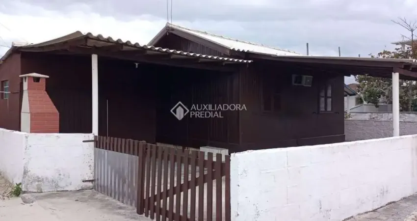 Casa com 3 quartos à venda na 1000, 10, Balneário Ponta do Papagaio (Ens Brito), Palhoça