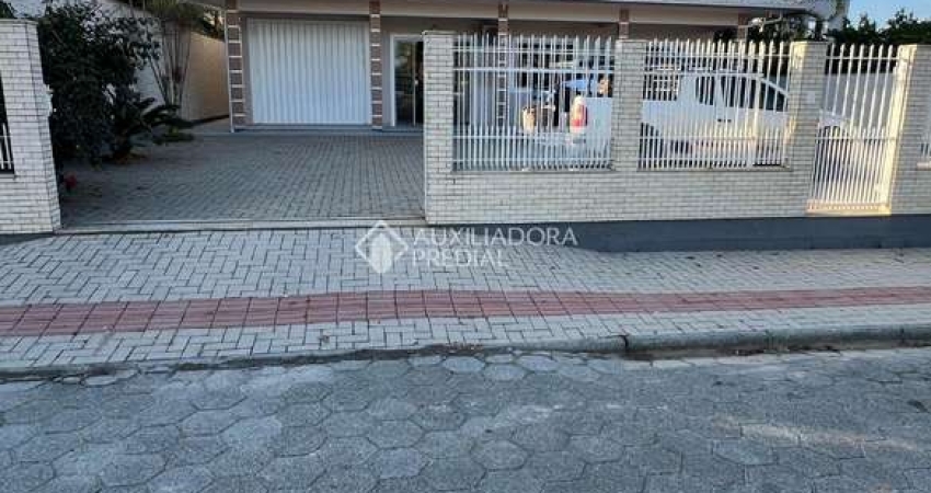 Casa com 8 quartos à venda na Rua Jandaia, 286, Enseada de Brito, Palhoça