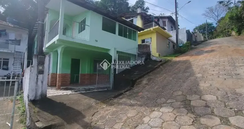 Casa com 3 quartos à venda na Guaíra, 79, Ponta de Baixo, São José
