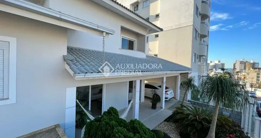 Casa com 3 quartos à venda na Rua Virgilino Ferreira de Souza, 650, Barreiros, São José