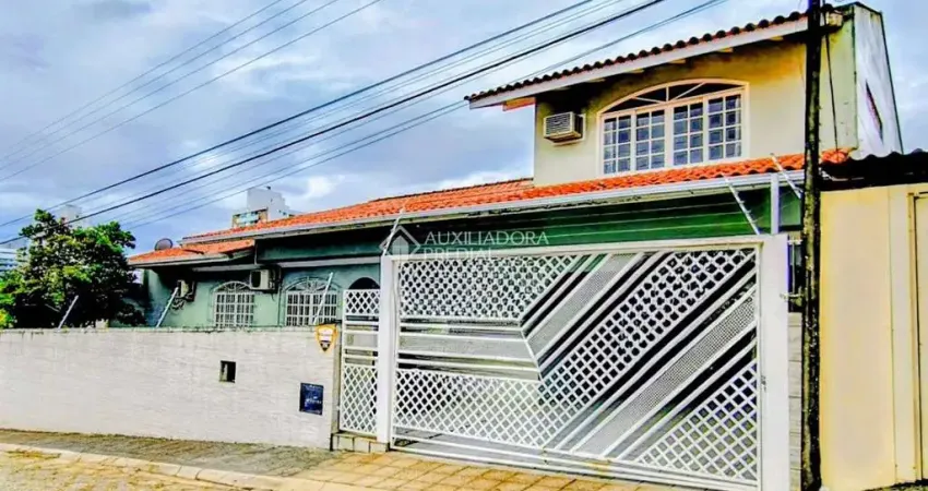 Casa com 3 quartos à venda na Rua Luiz Gonzaga Valente, 77, Jardim Atlântico, Florianópolis