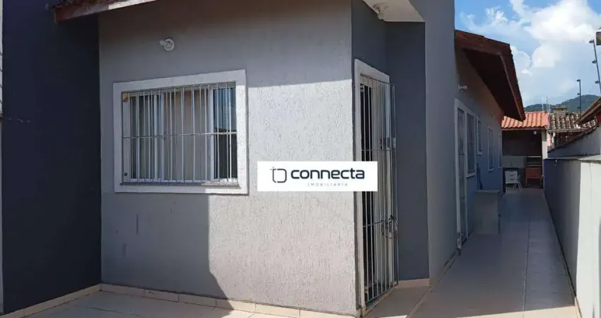 Casa térrea à venda com 03 dormitórios, 01 suíte e 02 vagas em Itanhaém - São Paulo