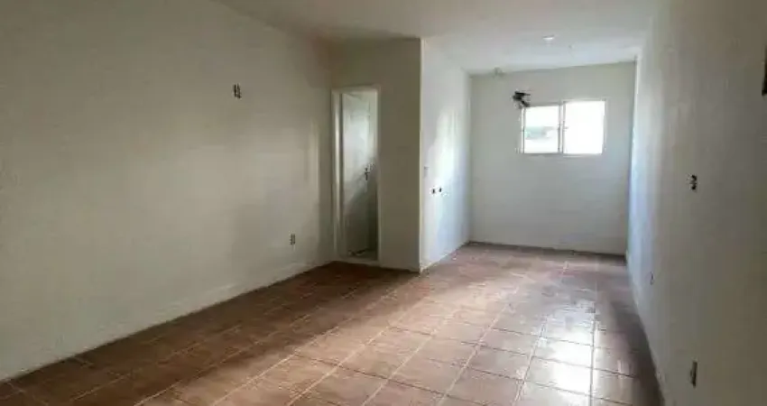Alugo excelente sala comercial com 23m² + sanitário  em  Manaíra