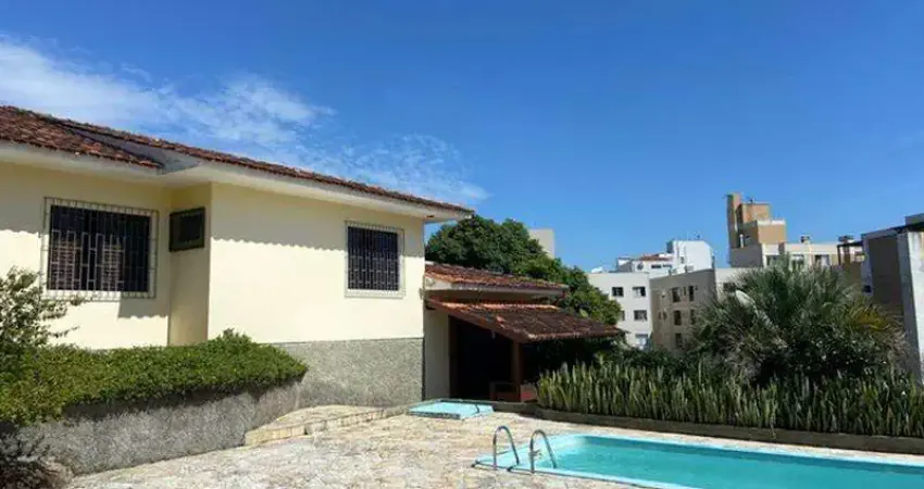 Casa Residencial para Venda Casa com 4 dormitórios, sendo 2 suítes e 3 garagens no Itaguaçú. FLORIANOPOLIS