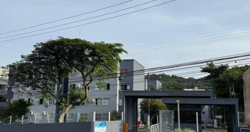 Apartamento para Venda Apartamento de 2 dormitórios reformado, com estacionamento. FLORIANOPOLIS