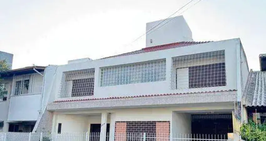 Casa Residencial para Venda Casa com elevador, 3 suítes e piscina no Bairro Bom Abrigo! FLORIANOPOLIS