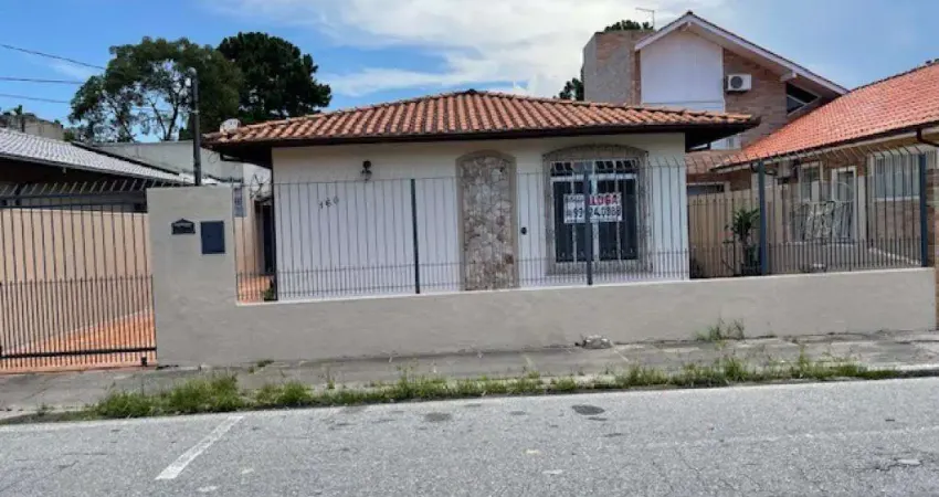Casa com 3 quartos para alugar na Rua José Gonzaga Regina Lima, Roçado, São José