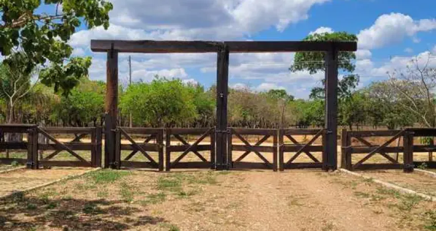 Fazendinhas Pequiranda localizado na região de Cordisburgo / MG