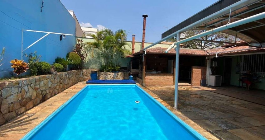 Linda Casa de 420m, cinco qtos, duas suítes, lazer no Castelo com habite-se