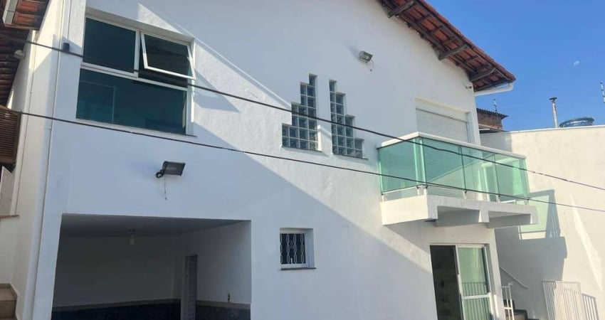 Vendo casa três quartos sendo uma suíte – São João Batista/BH