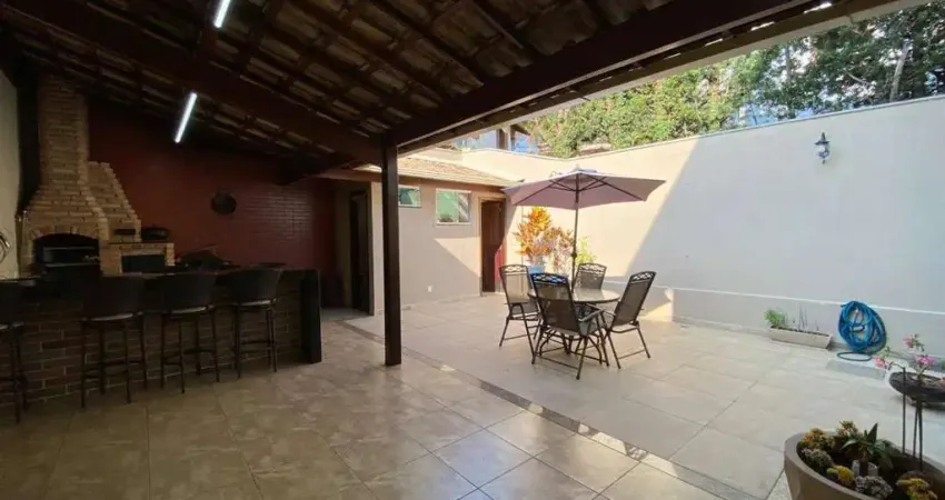 Vendo casa de três quartos|suite|closet|três vagas no santa amélia