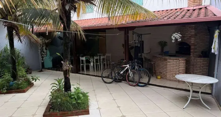 Vendo casa de dois quartos, suite e duas vagas  no bairro Arvoredo