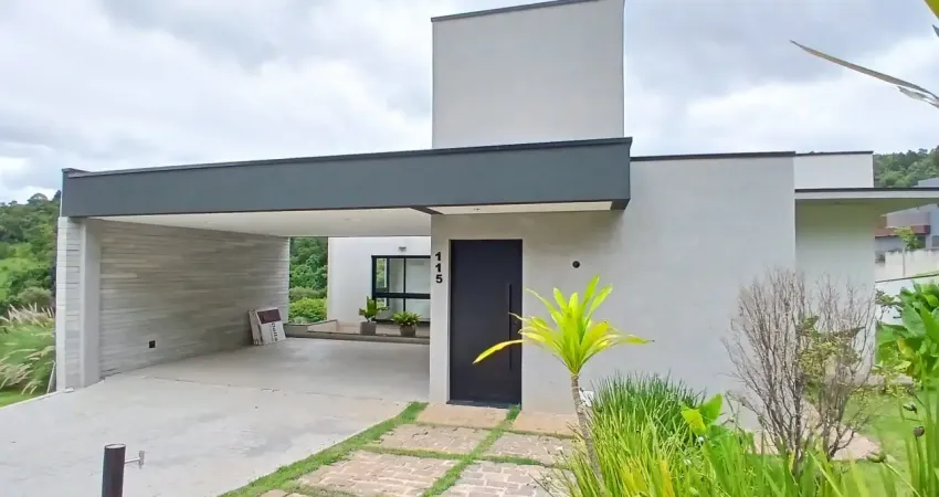 Linda Casa á venda em Condomínio em Atibaia , Condomínio Quintas da Boa Vista