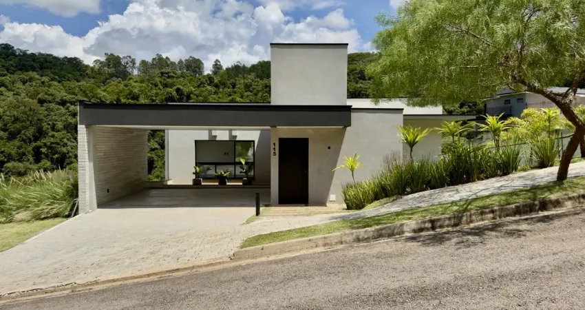 Linda Casa á venda em Condomínio em Atibaia , more em meio a natureza á apenas 05 minutos do Centro de Atibaia