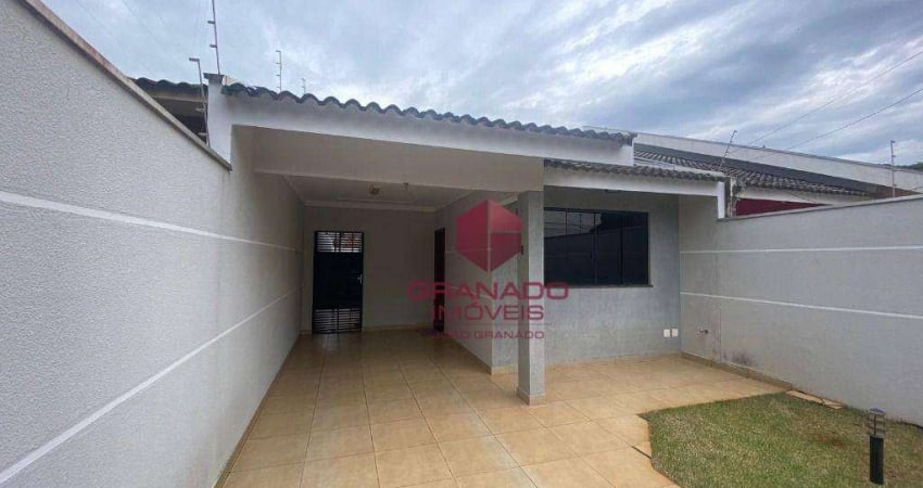Casa com 3 dormitórios para alugar por R$ 1.800,00/mês - Conjunto João de Barro Itaparica - Maringá/PR