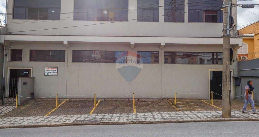 Prédio Comercial Com 640m² de Construção, Galpão e garagem para caminhões Av. Dom Aguirre