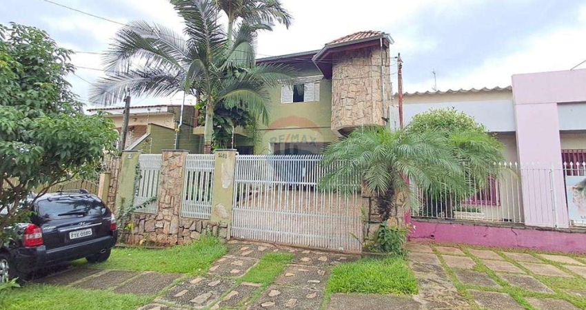 Casa em Vila Trujillo com três suítes, sala de jantar , estar , com 301m² disponível para locação residencial e comercial