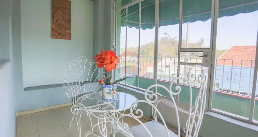 Vendo casa assobradada  com dois comércios oportunidade imperdível.