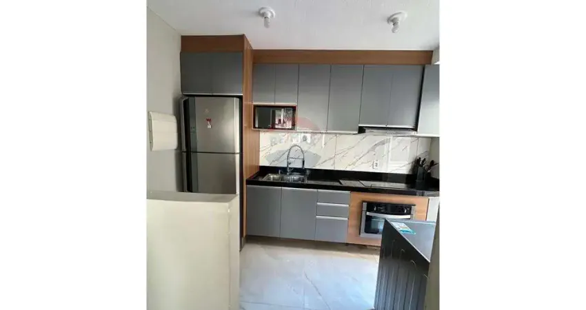 Apartamento térreo com quintal privativo e 2 vagas de garagem