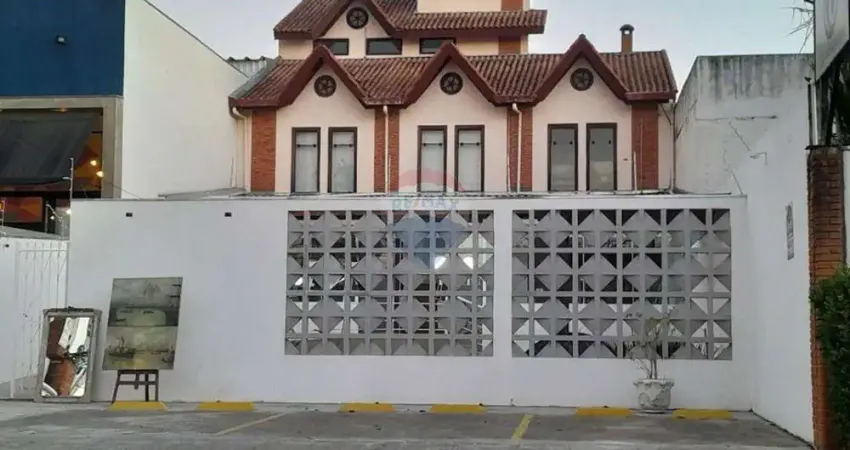 Sobrado comercial imponente de 310m² com estrutura completa e 5 vagas