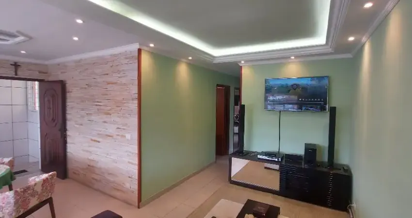 Bela casa no Estância Noblesse com dois dormitórios, sendo 1 suíte com closet, área para churrasqueira, duas vagas de garagem.