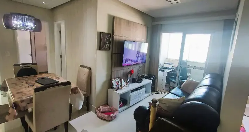 Apartamento em prédio sem condomínio com elevador, 89 m², 2 dormitórios.