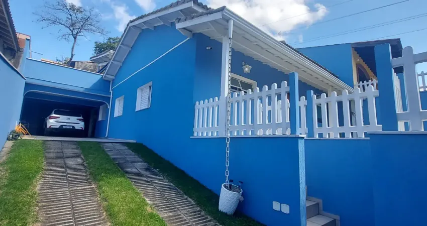 Linda casa próximo do centro com 3 dormitórios, 1 suíte, 4 vagas, área gourmet.