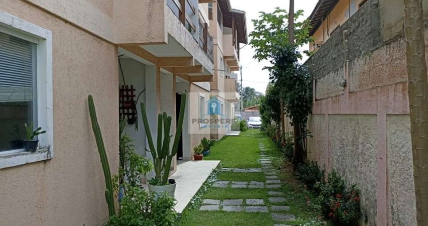 Village na Praia do Flamengo, 4 quartos sendo 1 suíte, varanda, área de serviço e 2 vagas de garagem
